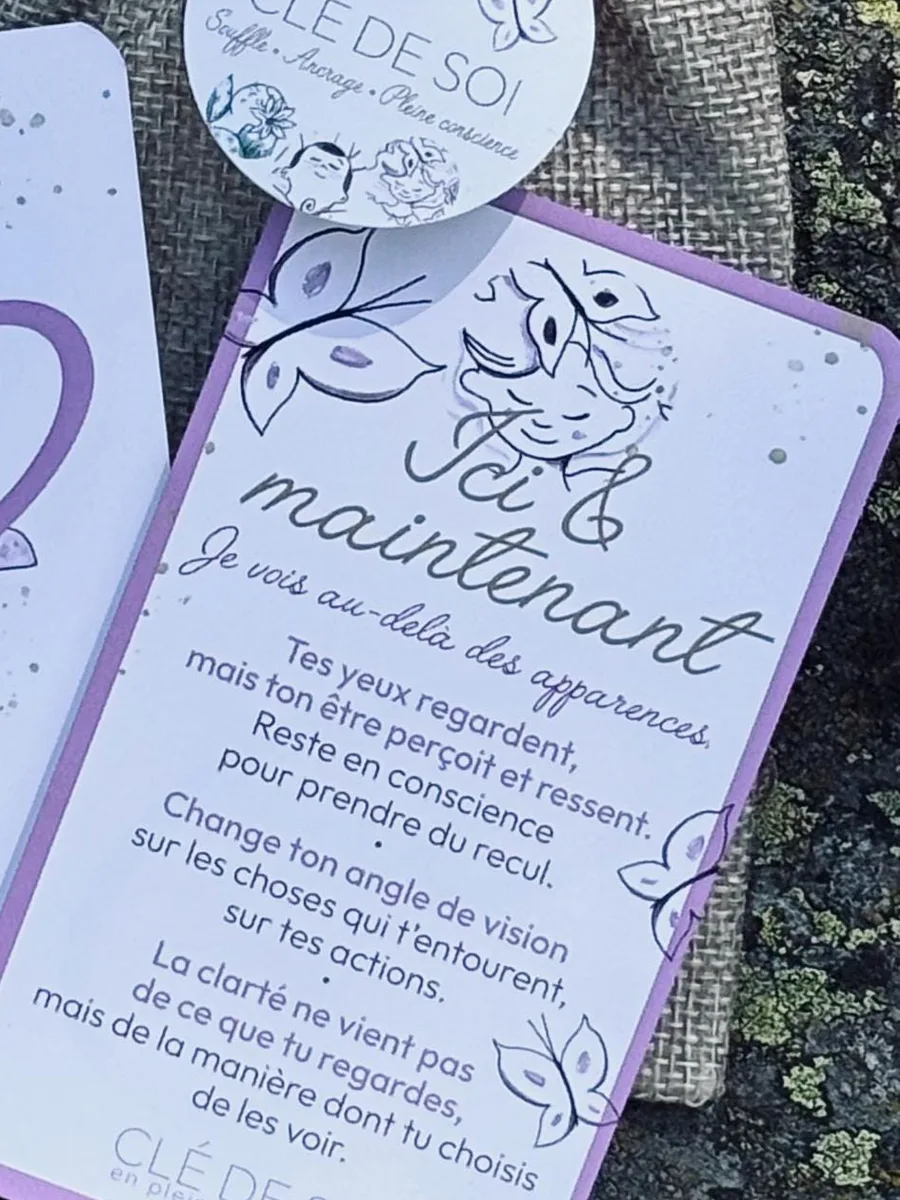 Gros plan sur la carte « Ici & maintenant — Je vois au-delà des apparences » et son exercice
